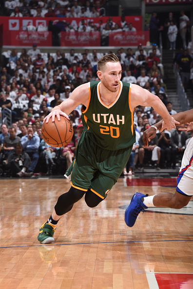 实现更大突 实现更大突