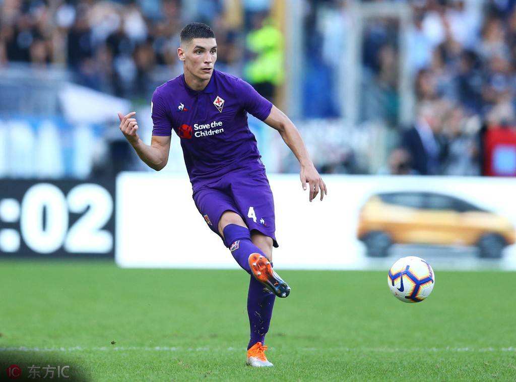 他的妻子是 他的妻子是